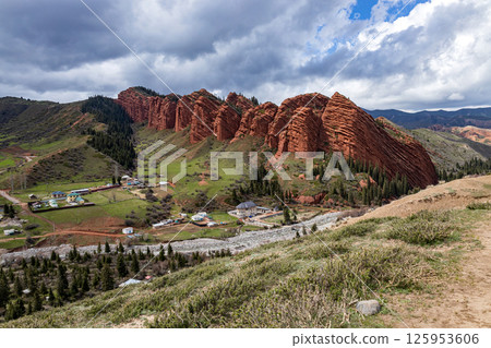 Red rocks seven oxen, 7 bulls, gorge Jety-Oguz. Travel destination in Kyrgyzstan 125953606