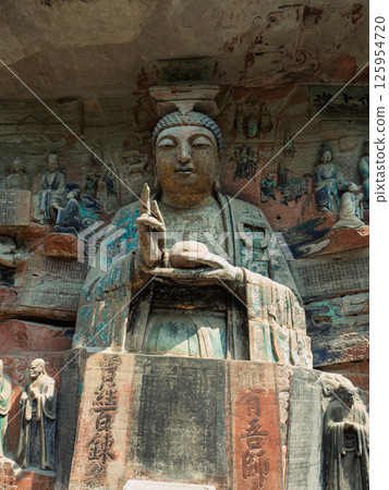 重慶大足石刻的佛像 重慶大足石刻的佛像 125954720