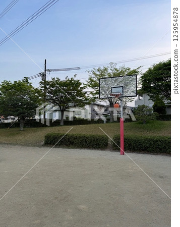 我拍攝了街頭球場的射擊練習。 我拍攝了街頭球場的射擊練習。 125954878