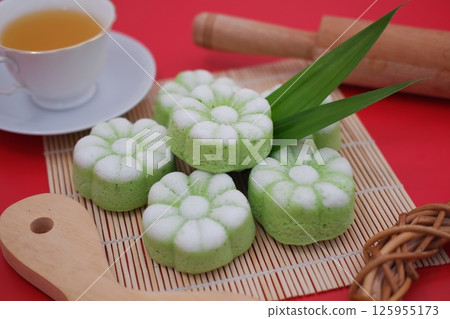 a traditional Southeast Asian steamed cake 125955173