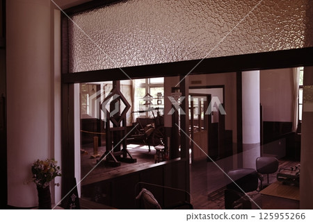 Showa Town Hall: Entrance to the accounting room 125955266