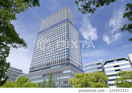 New Chunichi Building from the city park (Naka-ku, Nagoya City, Aichi Prefecture) 125955352