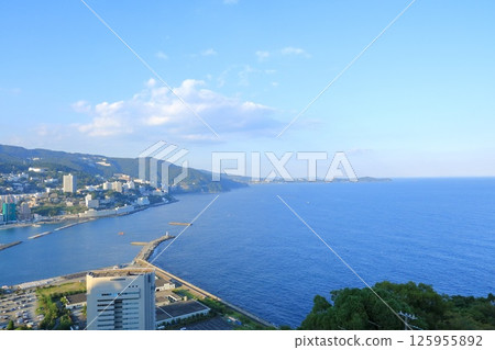 從靜岡縣熱海市熱海索道眺望熱海 125955892