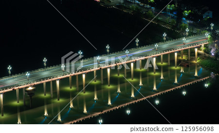 Night view of the ancient city of Tianzhong, Sichuan 125956098