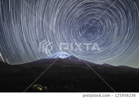 The Trail of the Northern Star and Mount Fuji The Trail of the Northern Star and Mount Fuji 125956236