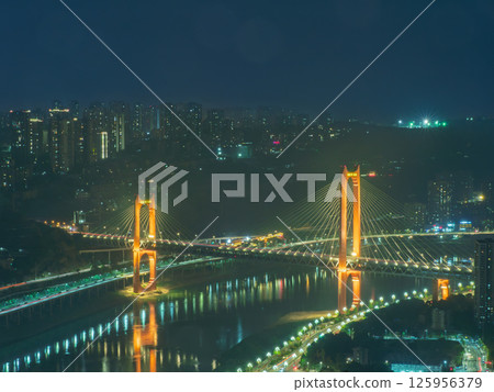 重慶紅岩村大橋夜景空拍 重慶紅岩村大橋夜景空拍 125956379