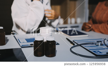 The doctor examines the patient's heart to analyze and listen to whether the heart rhythm is abnormal or normal in order to diagnose and draw conclusions from the patient for further treatment. 125956938