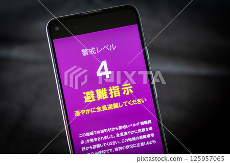Evacuation order alerts on smartphones 125957065