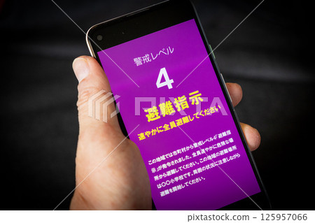 Evacuation order alerts on smartphones 125957066