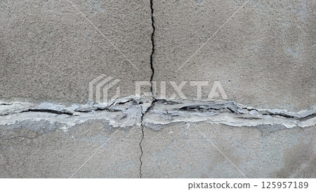 破裂的牆 125957189