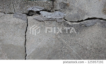 破裂的牆 125957191
