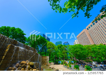 [Tokyo] Sightseeing in Shinjuku during Golden Week in May and eating lunch at Shinjuku Central Park 125957765