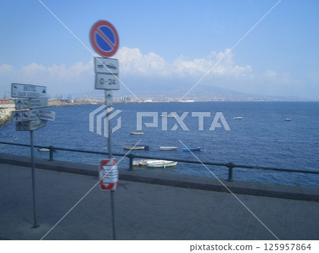 標誌和海景 125957864