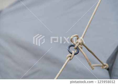 [Autocamping on the Nakatsugawa Riverbed: Tent guy ropes] 125958012