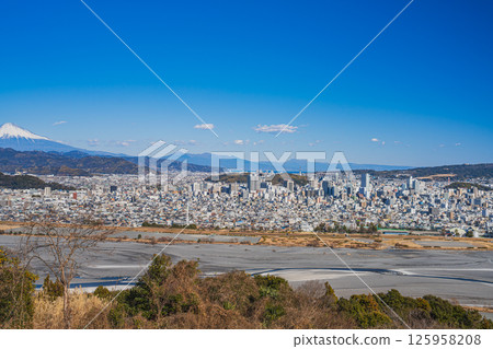 Shizuoka cityscape and Mt. Fuji as seen from Maruyama Flower Garden in Shizuoka (Shizuoka Prefecture) Shizuoka cityscape and Mt. Fuji as seen from Maruyama Flower Garden in Shizuoka (Shizuoka Prefecture) 125958208