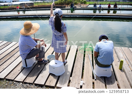 爺爺和孫子@釣魚池☆mar_lapin 125958713
