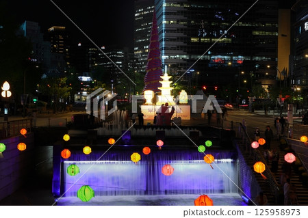 Illuminated waterfront 125958973