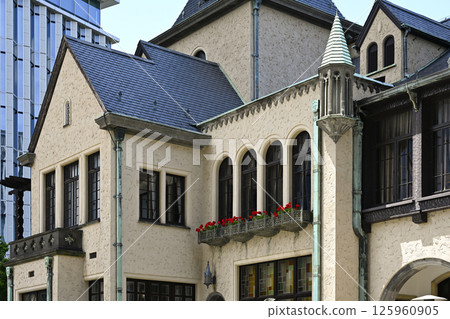 Former Lee Royal Residence 125960905