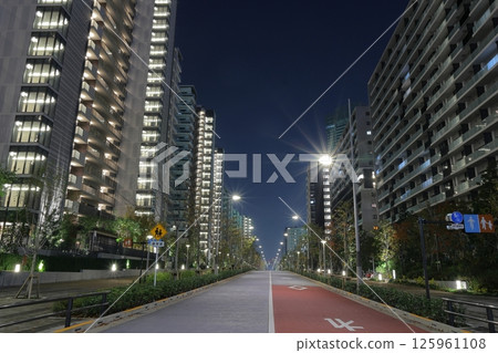 A view of apartment buildings lined up 125961108