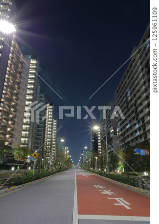 Deserted residential area 125961109