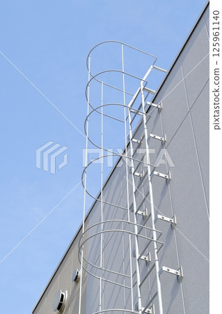 Vertical ladder with backrest and safety ladder 125961140