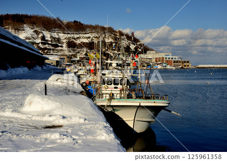 Otaru City Takashima Fishing Port in Winter 125961358