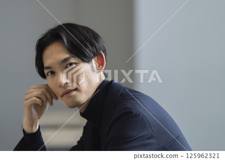 Portrait of a businessman in his thirties looking at the camera 125962321
