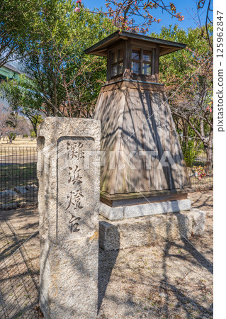 The restored wooden Nadahama Lighthouse in Nadahama Green Space, Kobe, Hyogo Prefecture 125962847