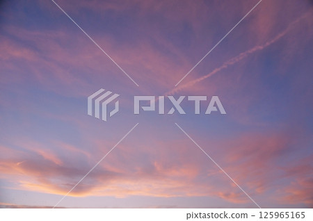 粉紅色的夕陽天空 125965165