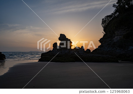 Evening view of Ningyo-iwa (Satsumasendai City) 125968063