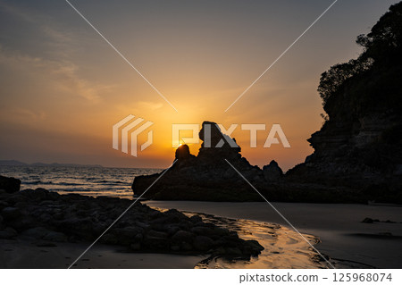 Evening view of Ningyo-iwa (Satsumasendai City) 125968074