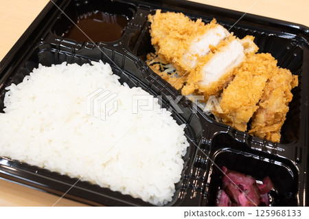 Pork cutlet bento 125968133