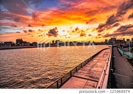 Sunset over the Nakagawa River in Katsushika Okuto Sunset over the Nakagawa River in Katsushika Okuto 125968974