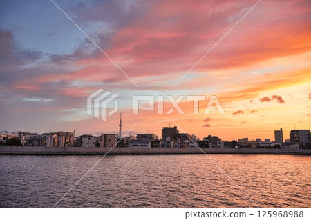 Sunset over the Nakagawa River in Katsushika Okuto Sunset over the Nakagawa River in Katsushika Okuto 125968988