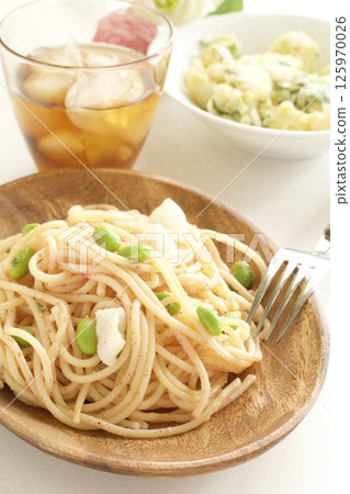 Spaghetti with edamame, squid and cod roe 125970026