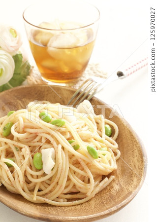 Spaghetti with edamame, squid and cod roe Spaghetti with edamame, squid and cod roe 125970027
