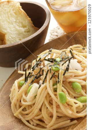 Spaghetti with edamame, squid and cod roe Spaghetti with edamame, squid and cod roe 125970029
