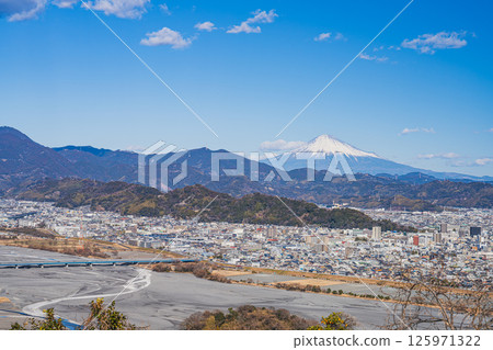 Shizuoka cityscape and Mt. Fuji as seen from Maruyama Flower Garden in Shizuoka (Shizuoka Prefecture) Shizuoka cityscape and Mt. Fuji as seen from Maruyama Flower Garden in Shizuoka (Shizuoka Prefecture) 125971322