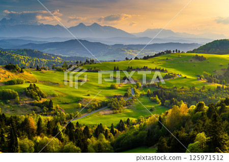 Mountain landscape in the Pieniny National Park at the foot of the Tatra Mountains 125971512