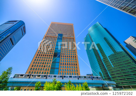 日本東京城市景觀,俯瞰汐留商業區和 Yurikamome 日本東京城市景觀,俯瞰汐留商業區和 Yurikamome 125972102
