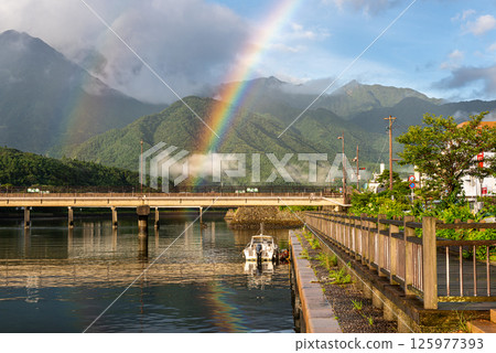 屋久島近海阿爾卑斯山的美麗晨虹(七月) 屋久島近海阿爾卑斯山的美麗晨虹(七月) 125977393