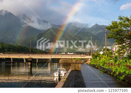 屋久島近海阿爾卑斯山的美麗晨虹(七月) 屋久島近海阿爾卑斯山的美麗晨虹(七月) 125977395