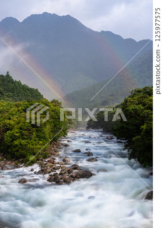 屋久島近海阿爾卑斯山的美麗晨虹(七月) 屋久島近海阿爾卑斯山的美麗晨虹(七月) 125977575