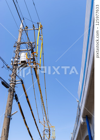 Railway viaduct and electric wire protection pipe under construction, around Higashimurayama Station, Tokyo 2025.04 f-1 125977633