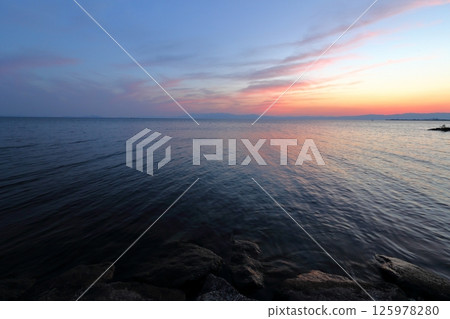 Silent evening view of the lake 125978280