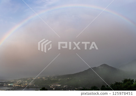 Yakushima Offshore Alps: A rainbow shining in the sunset (July) Yakushima Offshore Alps: A rainbow shining in the sunset (July) 125978451