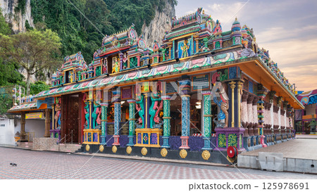 Ornate Sri Maha Mariamman Hindu Temple at Batu Caves, Kuala Lumpur, Malaysia Ornate Sri Maha Mariamman Hindu Temple at Batu Caves, Kuala Lumpur, Malaysia 125978691