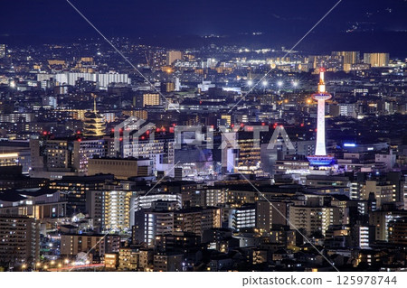 【夜景百選】從京都府幕府塚眺望京都市夜景 125978744
