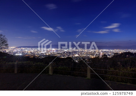 【夜景百選】從京都府幕府塚眺望京都市夜景 125978749
