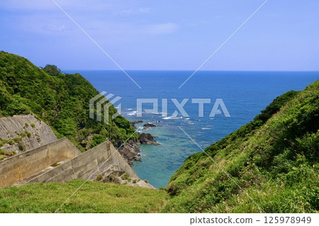 Fukuchi Dam, Lake Fukukami Outlet (Kunigami District, Okinawa Prefecture) Fukuchi Dam, Lake Fukukami Outlet (Kunigami District, Okinawa Prefecture) 125978949